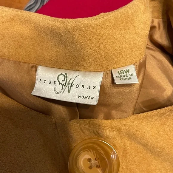 Studio Works Woman Suede Sweater/Coat with Magnetic Buttons -Size 18W - Picture 5 of 6